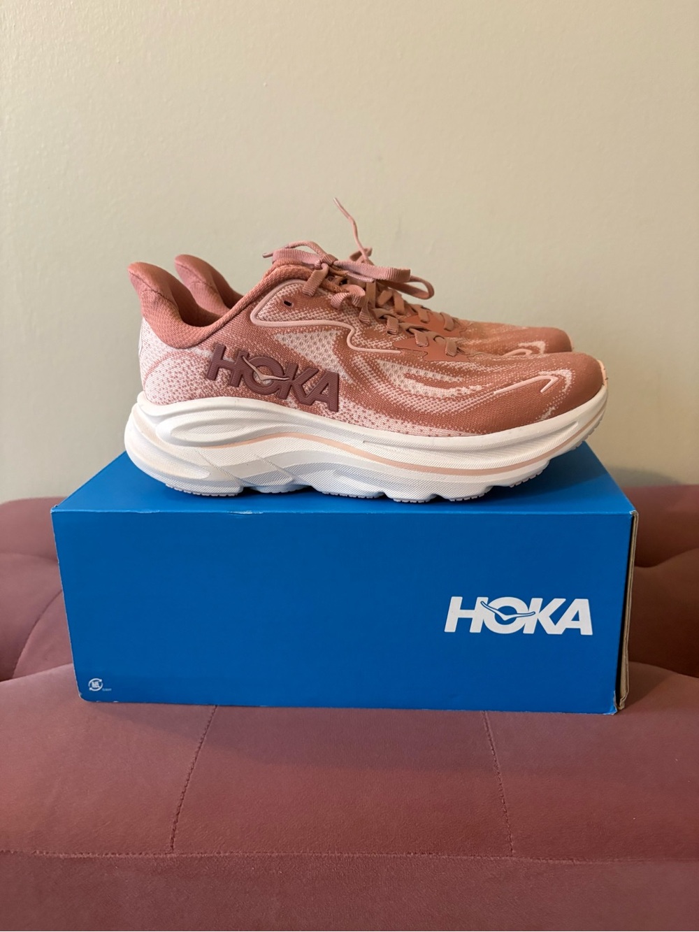 HOKA Clifton 10 Sneakers